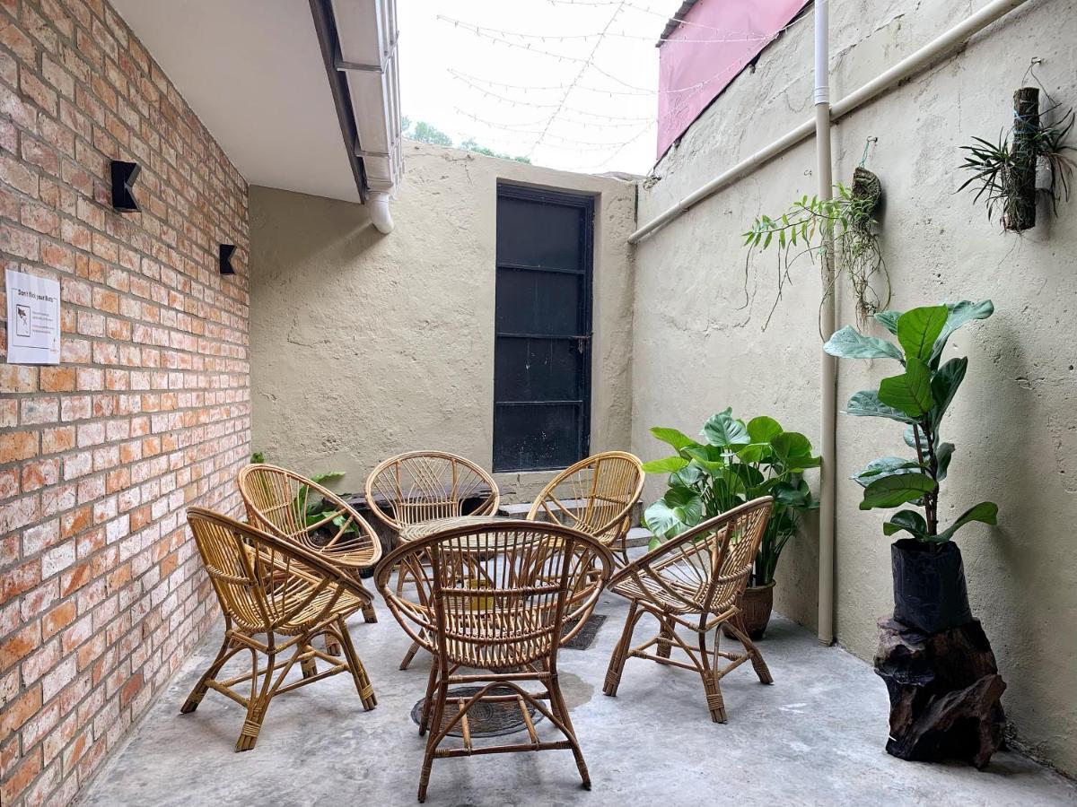 Hornbill'S Nest Kuching Hostel Exterior photo